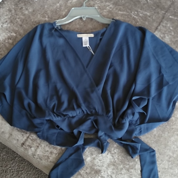 Blouses - Picture 2 of 3